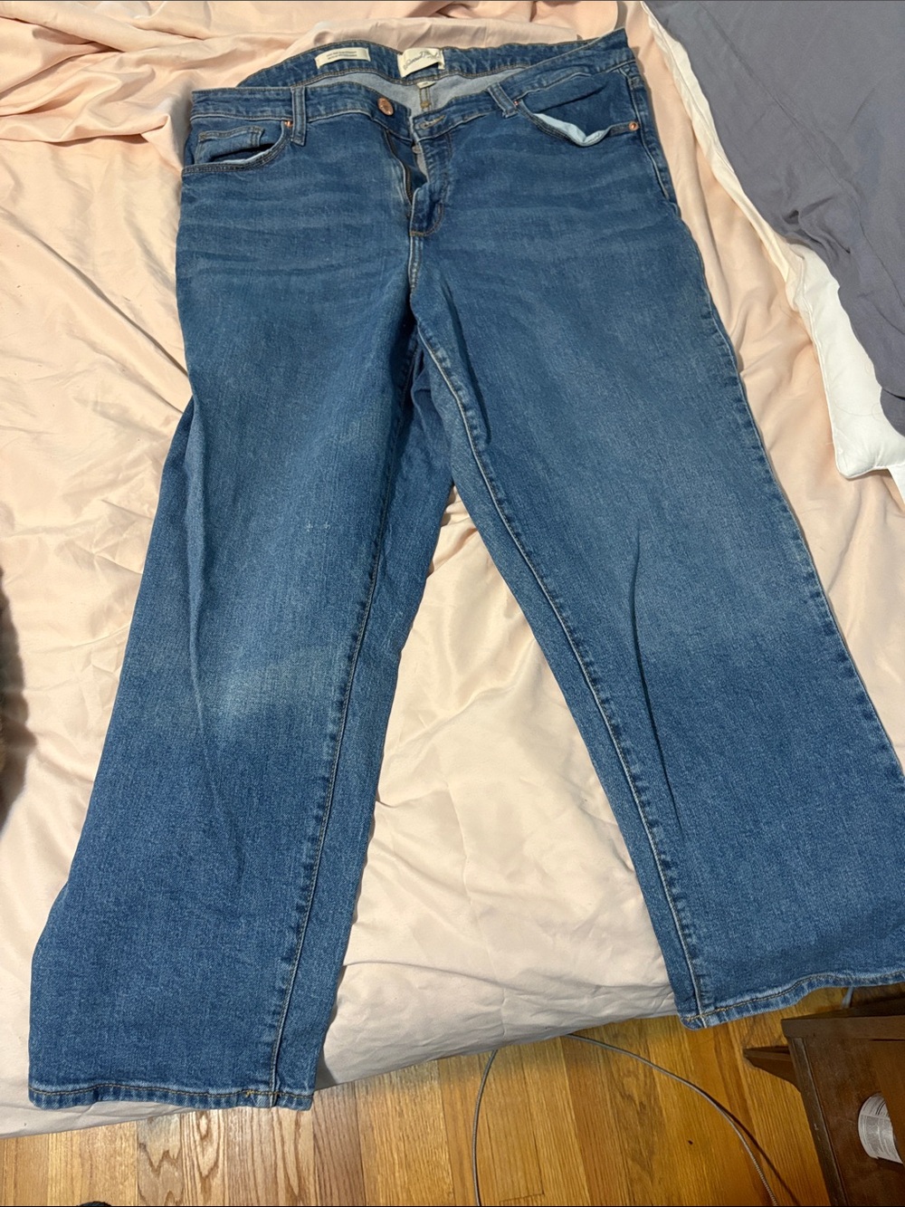 Universal Thread Women's High Rise Jeans in Mid Blue